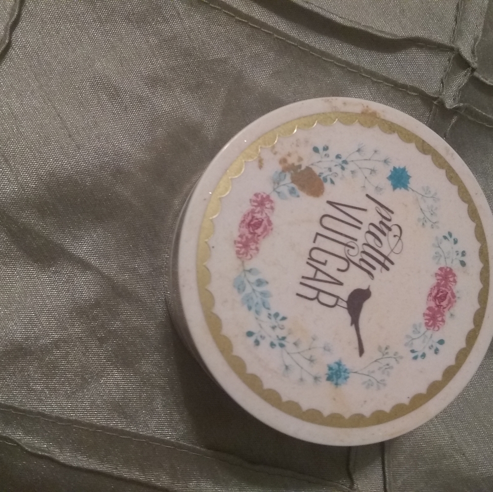 Pretty vulgar setting powder